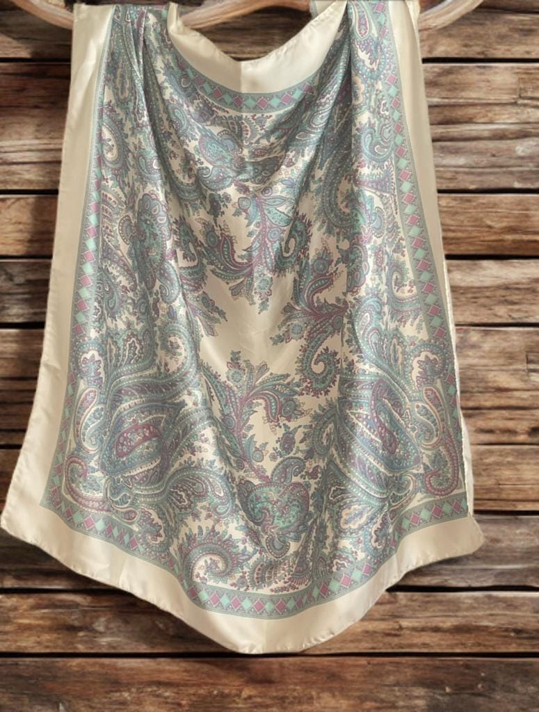 Vintage Seidenschal - Paisley Design Handrolliert von AntoinettesCake