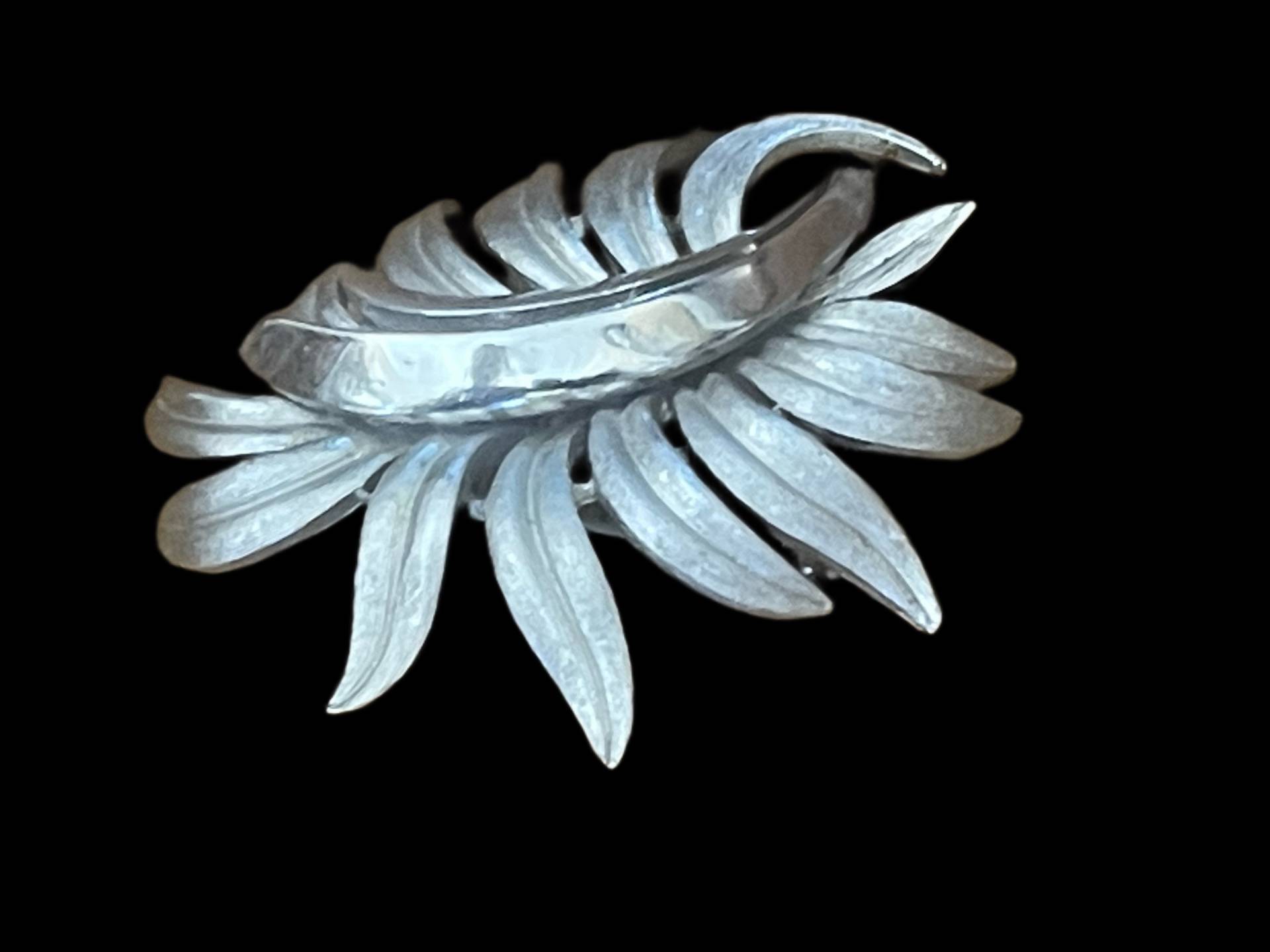 Vintage Trifari Versilbert Blattmotiv Brosche von AntoinettesCake