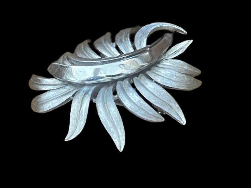 Vintage Trifari Versilbert Blattmotiv Brosche von AntoinettesCake
