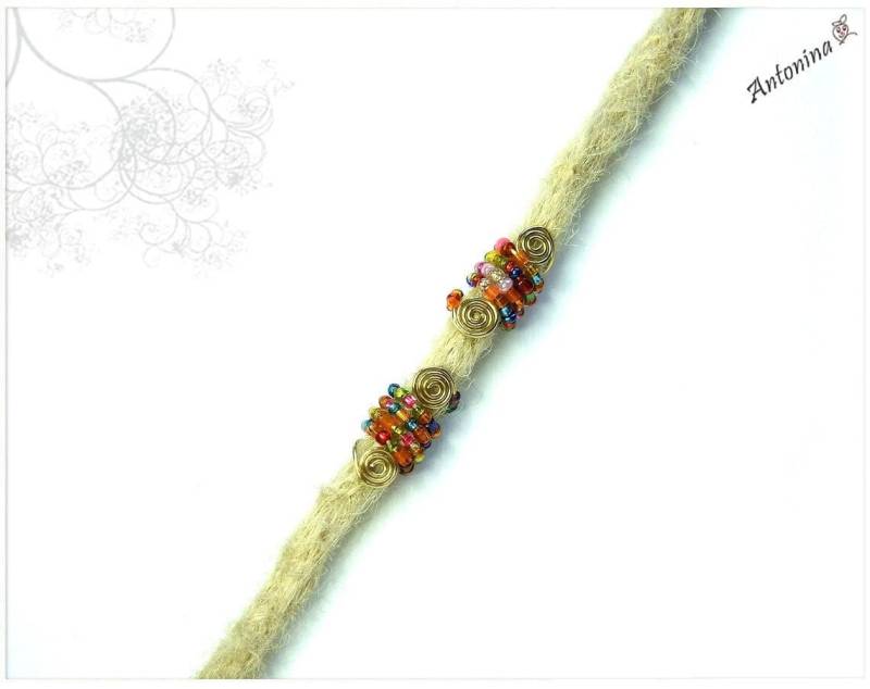 Bunter Dreadschmuck Mit Vielen Perlen Grün Dread Schmuck Metall Dreadspirale Dreadlocks Spiralen Bead von AntoninaHaarschmuck