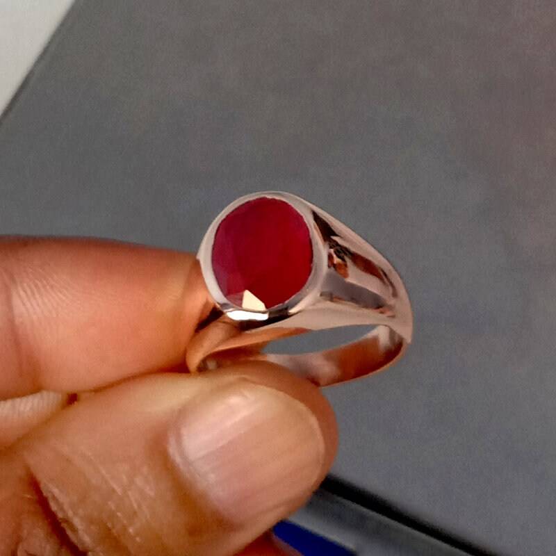 Facettierter Rubin Edelsteinring Silber Rosé Vergoldet, Zargenfassung Facettierter Rubin Edelsteinring Silber Rosé Vergoldet, Zargenfassung von Antragemsnjewels