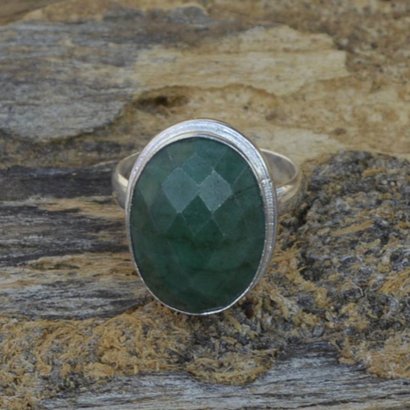 Facettierter Smaragd Ring Handgefertigtes 925 Sterlingsilber Bezel Set von Antragemsnjewels