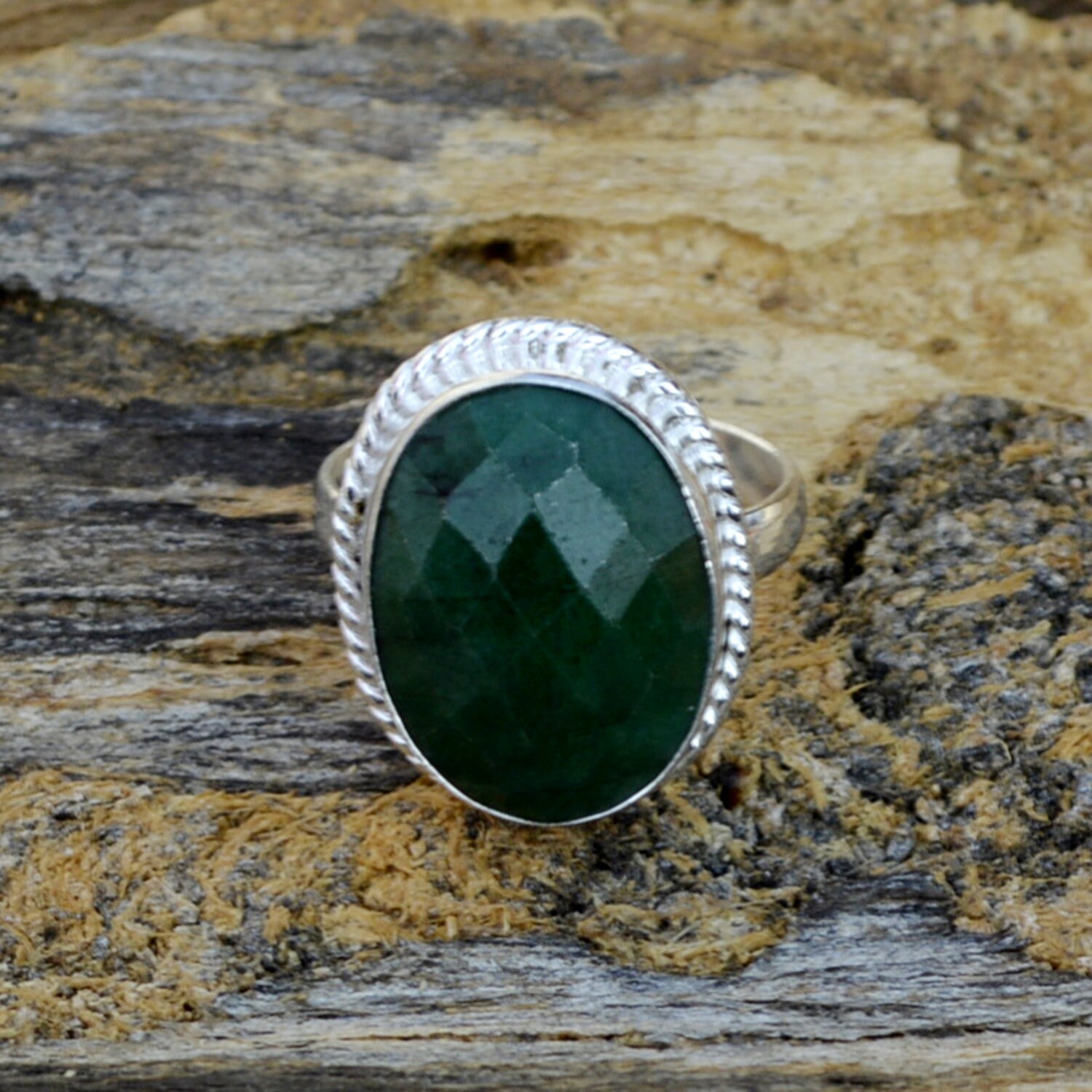 Facettierter Smaragdring Massiv Sterlingsilber, Mai Geburtsstein von Antragemsnjewels