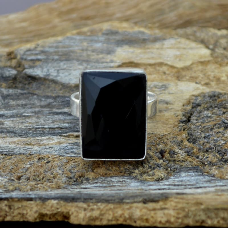 Handgefertigter Kissen Facettierter Onyx Ring 925 Sterling Silber Handgefertigter Kissen Facettierter Onyx Ring 925 Sterling Silber von Antragemsnjewels