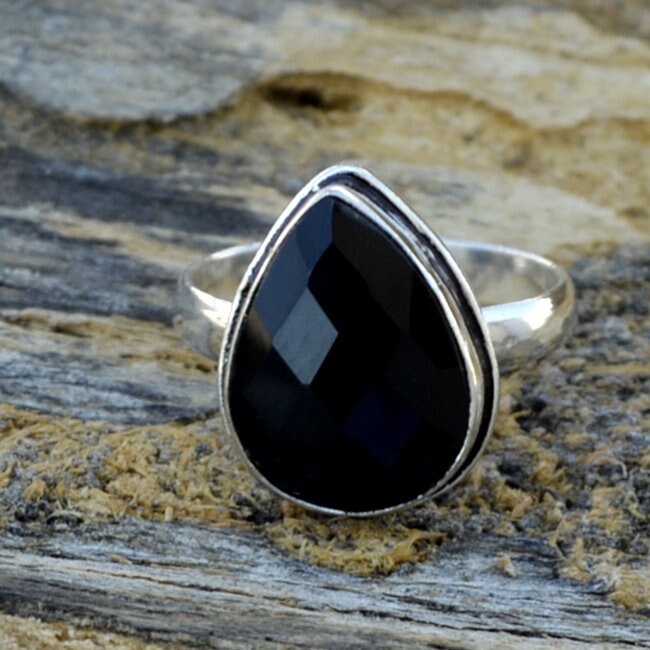 Handgefertigter Tropfen Onyx Ring Facettierter 925 Sterling Silber Ring von Antragemsnjewels