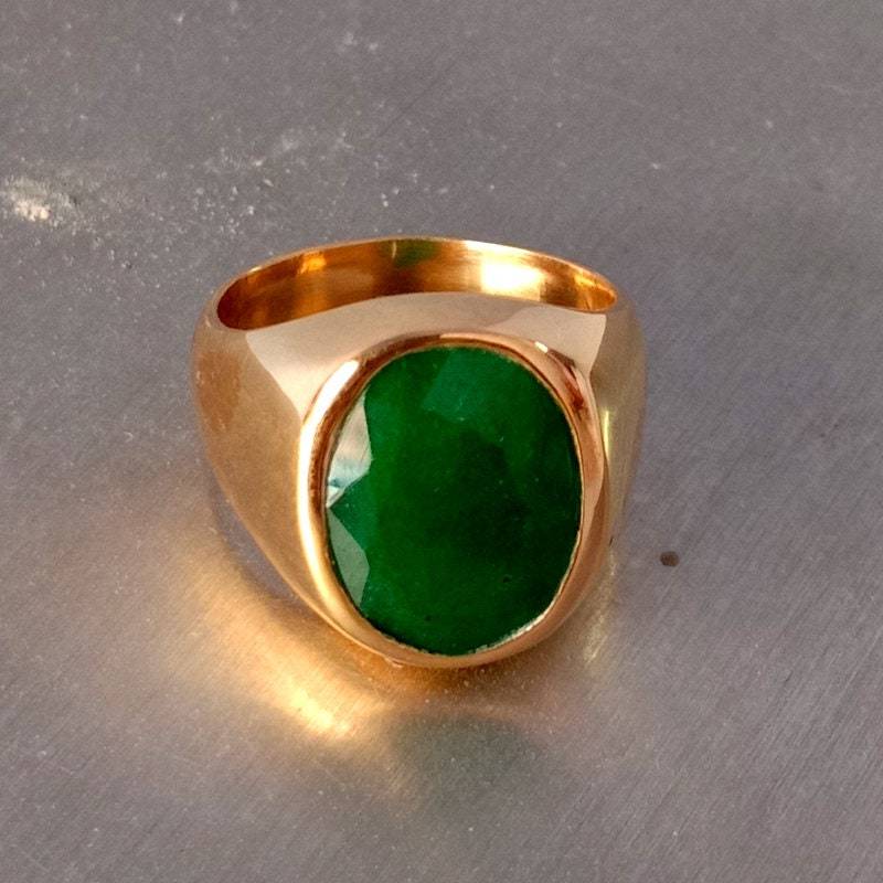 Herrenring Smaragd Silber, Gelbgold-Finish, Mai Geburtsstein von Antragemsnjewels