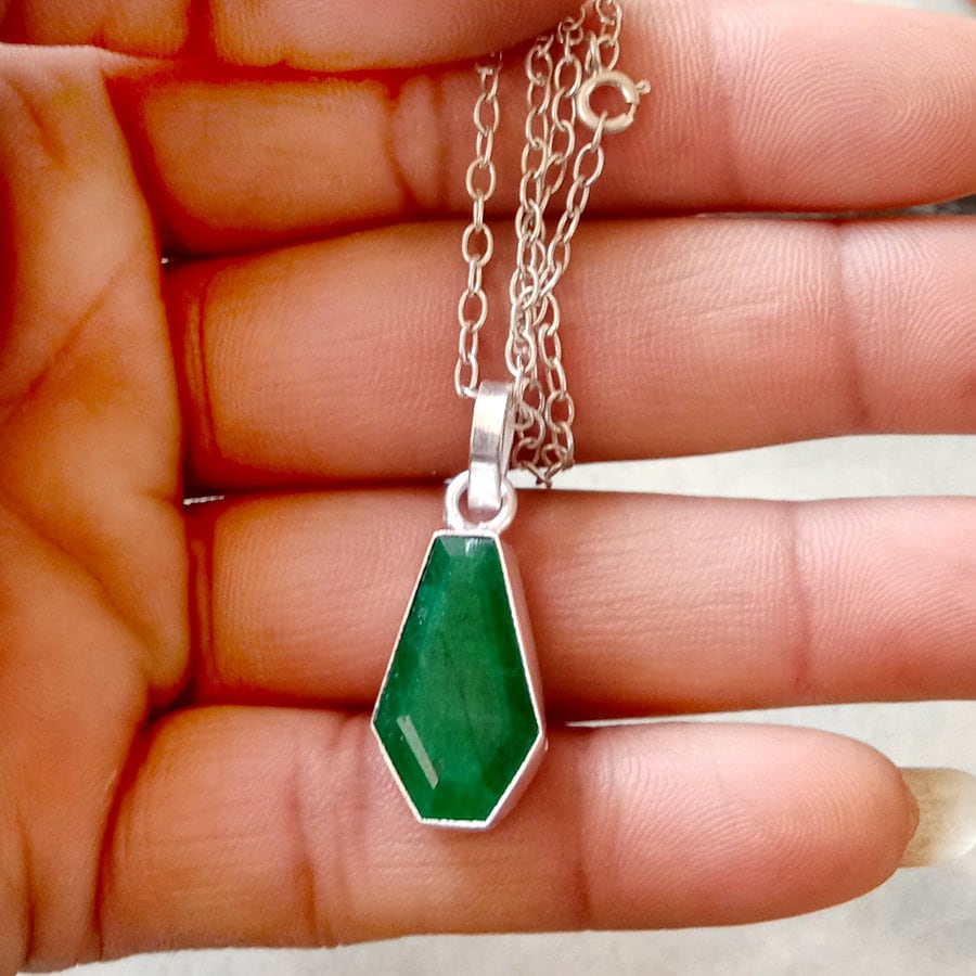 Hexagon Smaragd Anhänger 925 Sterling Silber Mai Birthstone Halskette von Antragemsnjewels