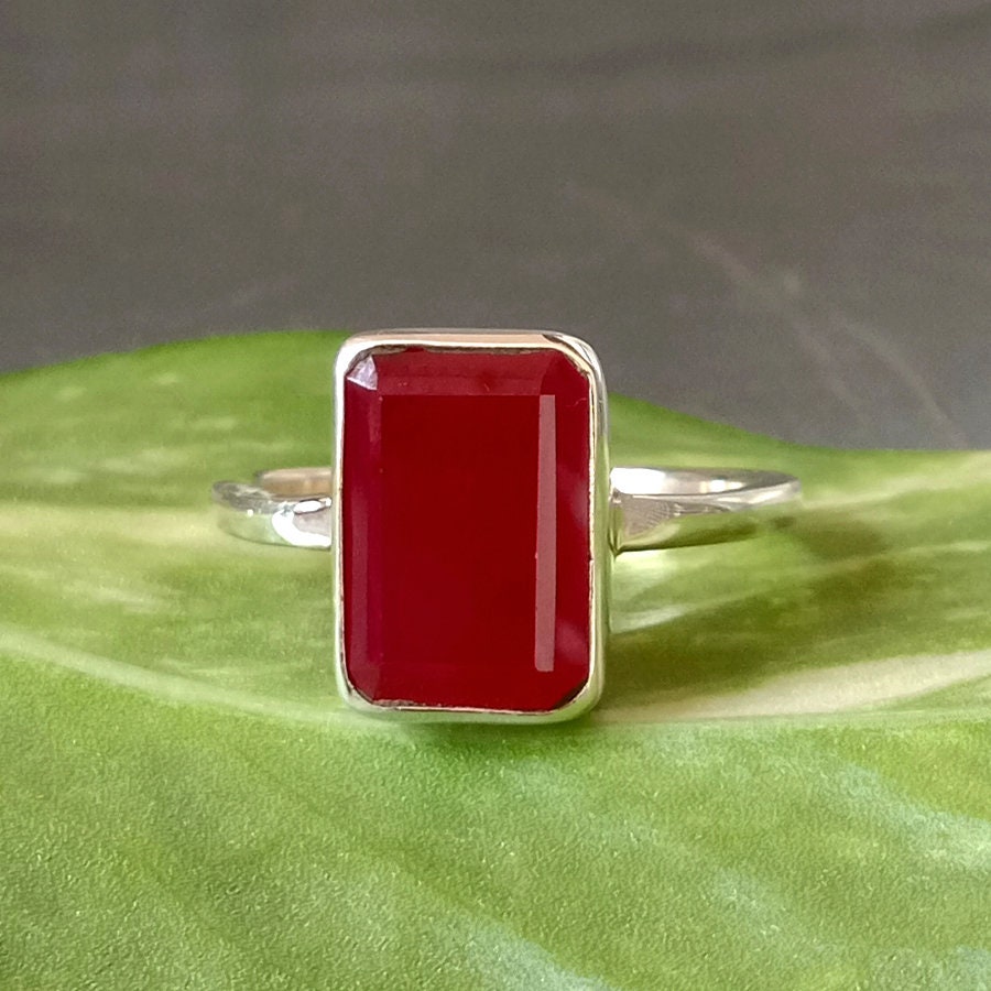 Oktagon Roter Rubin Ring Sterling Silber Juli Geburtsstein von Antragemsnjewels