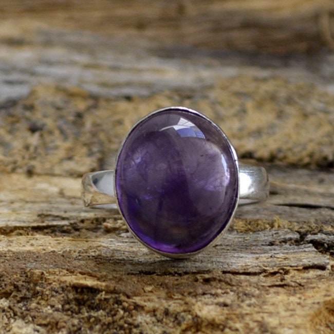Oval Cab Amethyst Ring Natürlicher Edelstein, 925 Sterling Silber Oval Cab Amethyst Ring Natürlicher Edelstein, 925 Sterling Silber von Antragemsnjewels