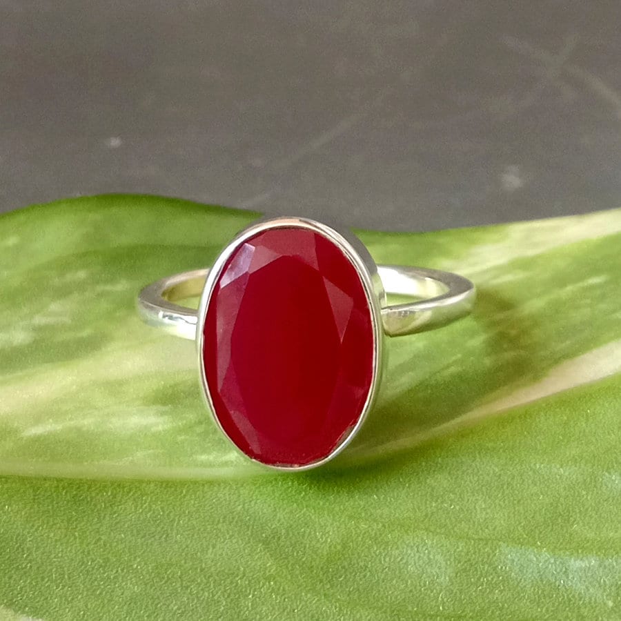 Oval Facettierter Roter Rubin Ring 925 Sterling Silber Juli Geburtsstein von Antragemsnjewels