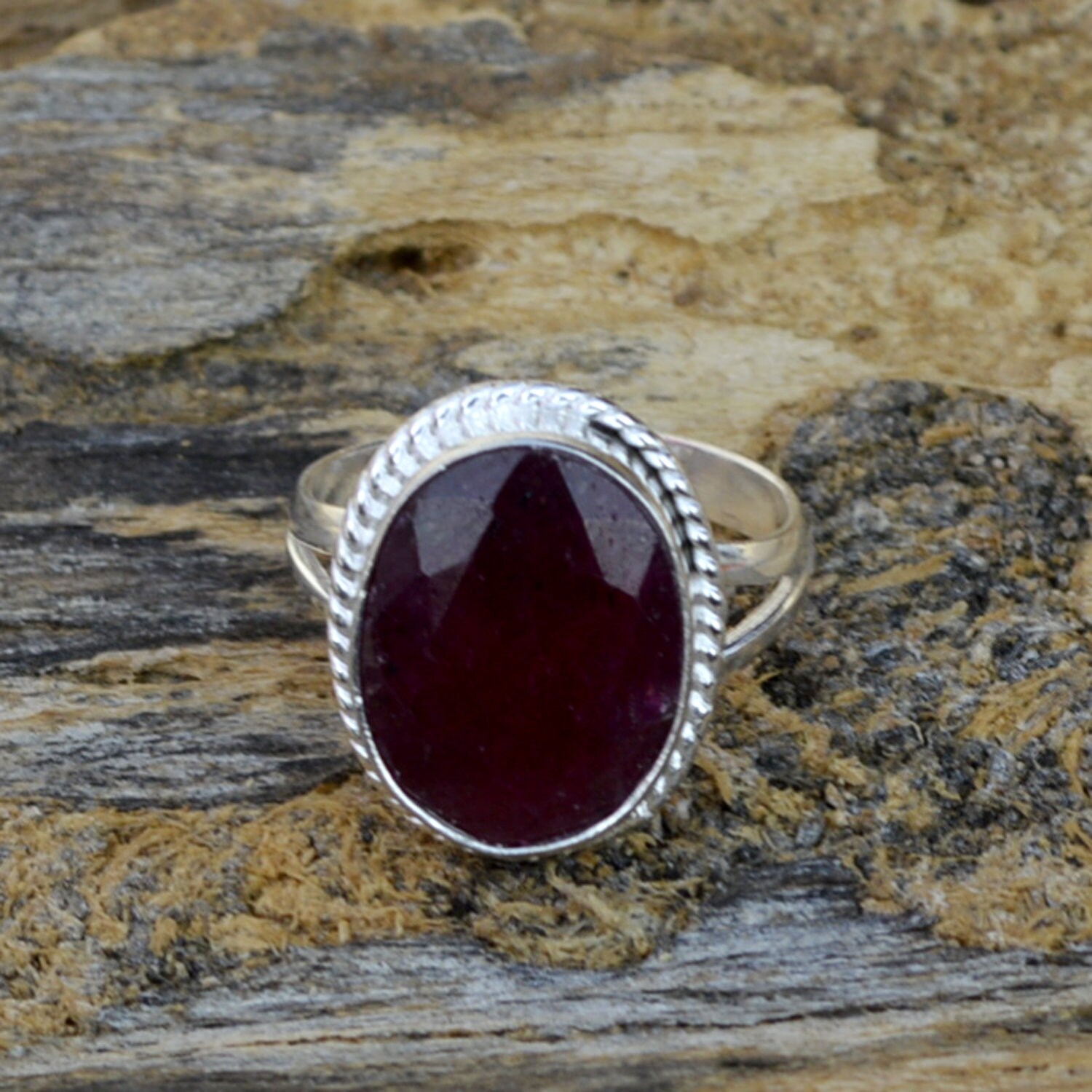 Oval Roter Rubin Ring Designer 925 Sterling Silber, Juli Geburtsstein von Antragemsnjewels