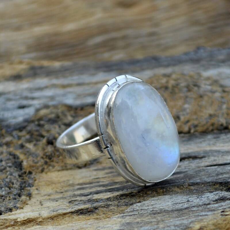 Ovaler Regenbogen Mondstein Ring 925 Sterling Silber, Juni Geburtsstein Ovaler Regenbogen Mondstein Ring 925 Sterling Silber, Juni Geburtsstein von Antragemsnjewels