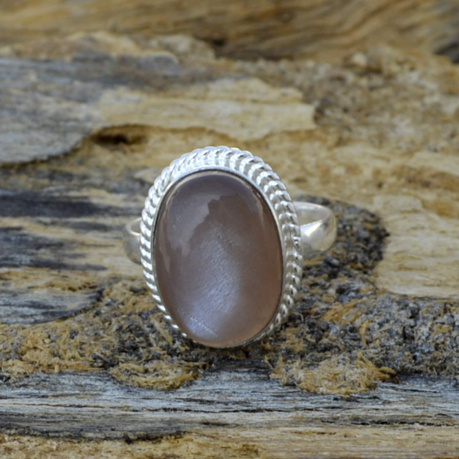 Pfirsich Mondstein Ring Ovaler Edelstein, Sterling Silber, Juni Geburtsstein von Antragemsnjewels