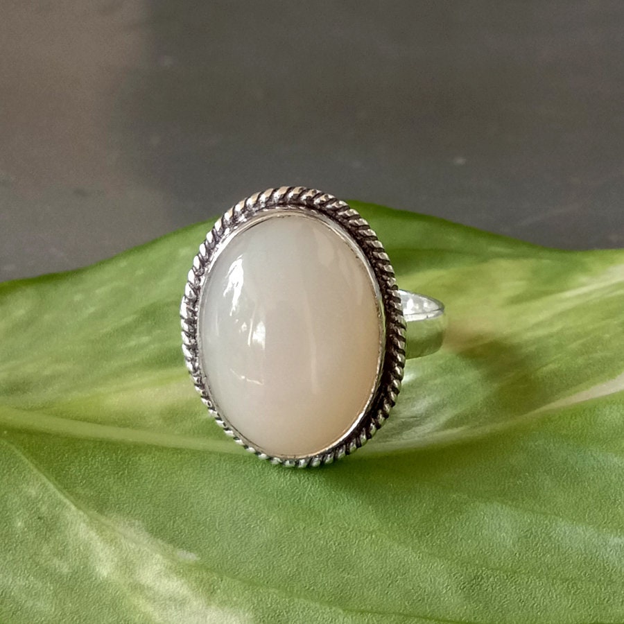 Pfirsich Mondstein Ring Ovaler Edelstein Anhänger Aus 925 Sterling Silber von Antragemsnjewels