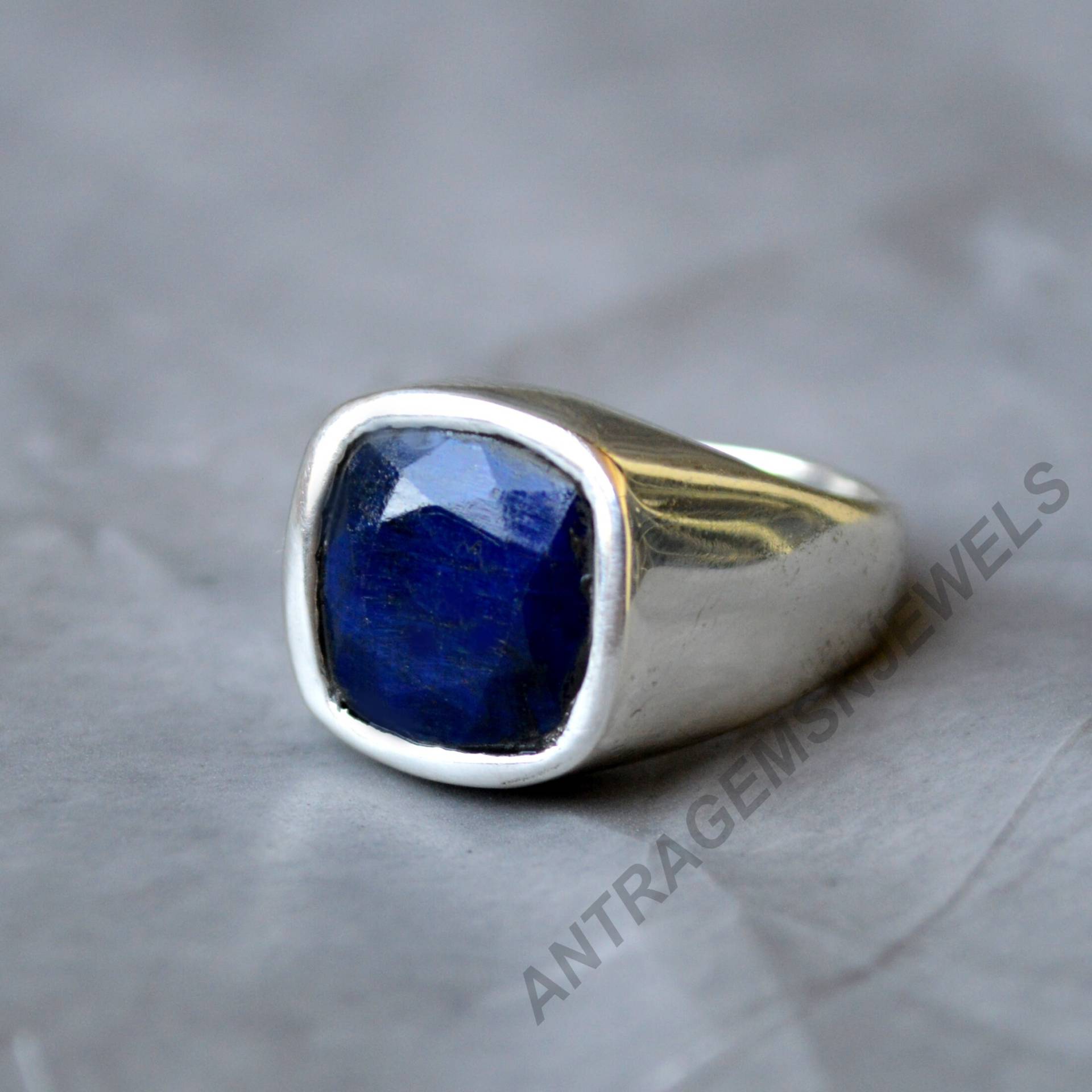 Roher Blauer Saphir Ring Kissenschliff, 925 Sterling Silber, Unisex von Antragemsnjewels