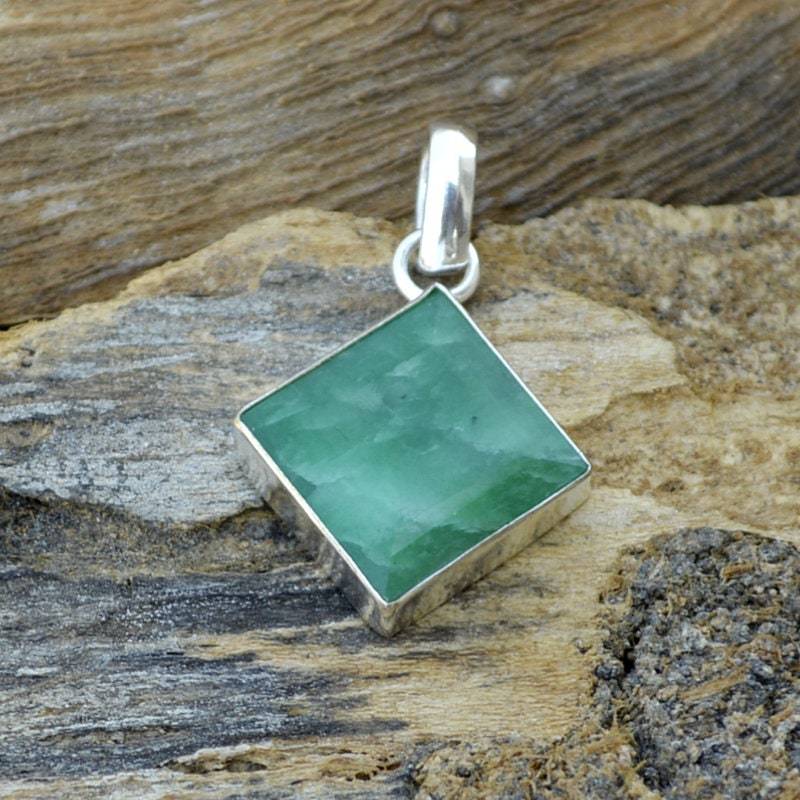 Roher Smaragd Sterlingsilber Anhänger Handgemachter Schmuck Mit Geburtsstein Roher Smaragd Sterlingsilber Anhänger Handgemachter Schmuck Mit Geburtsstein von Antragemsnjewels