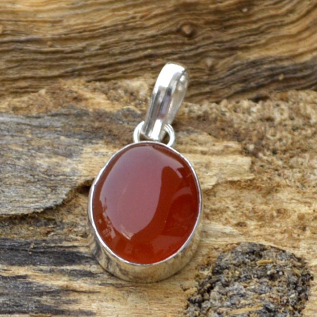 Roter Onyx Edelstein Anhänger Ovale 925 Sterling Silber Halskette von Antragemsnjewels