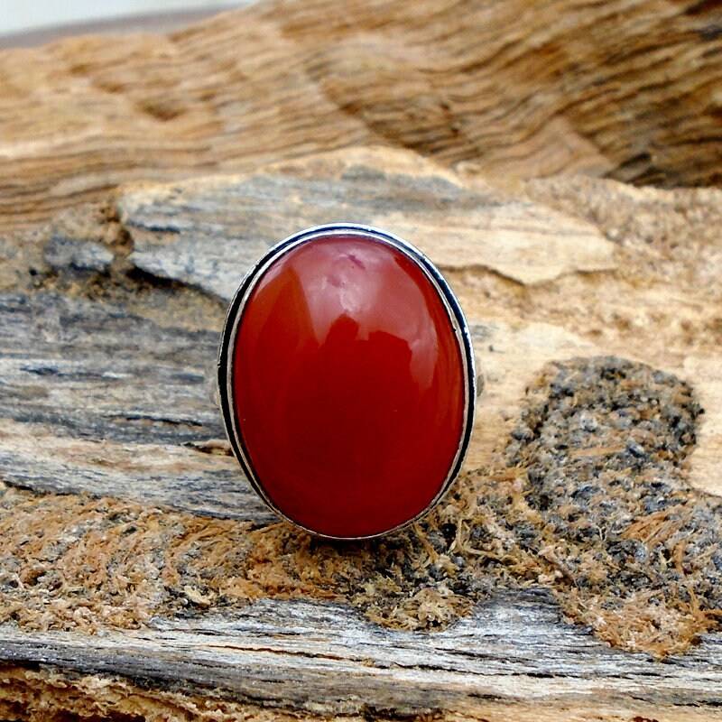 Roter Onyx Sterling Silber Ring Handwerklich Ovaler Edelstein-Ring Roter Onyx Sterling Silber Ring Handwerklich Ovaler Edelstein-Ring von Antragemsnjewels