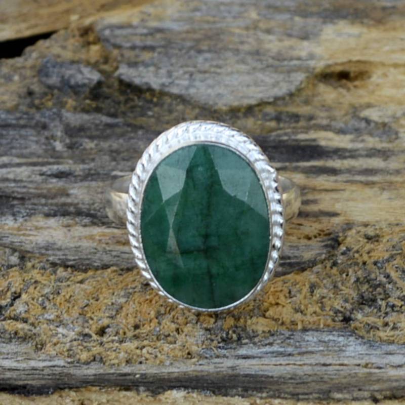Smaragd Edelstein Ring Ovaler Grüner Stein, Massiv Silber Smaragd Edelstein Ring Ovaler Grüner Stein, Massiv Silber von Antragemsnjewels