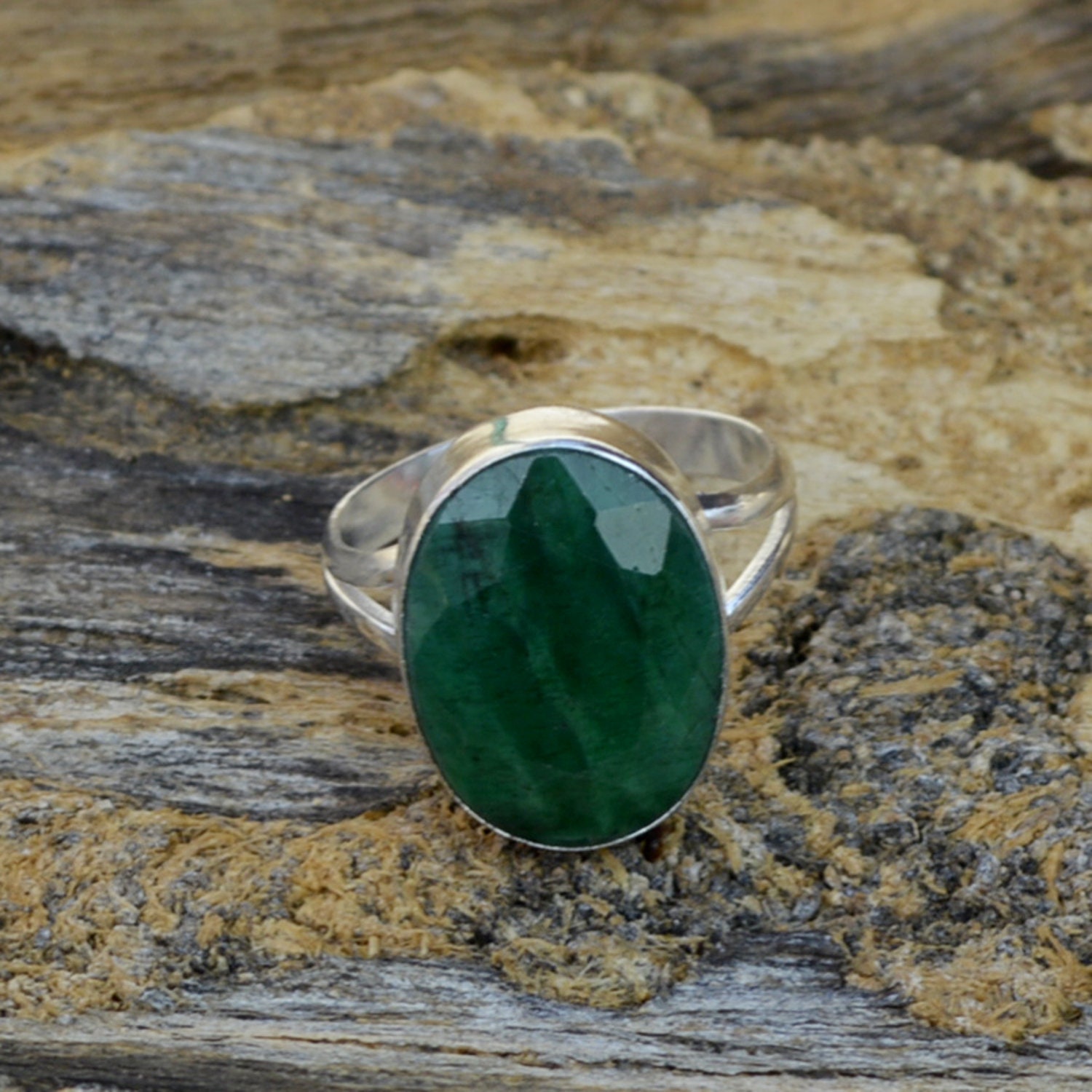 Smaragd Sterling Silber Ring Handgefertigte Oval Lünette Set, Mai Geburtsstein von Antragemsnjewels