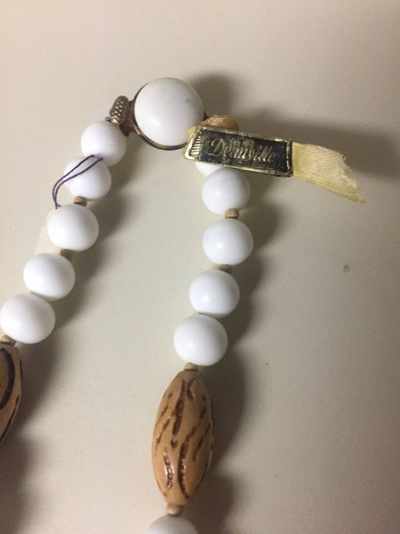 Deauvillr Weiß Matt & Holz Halskette Zebra von Antweakin