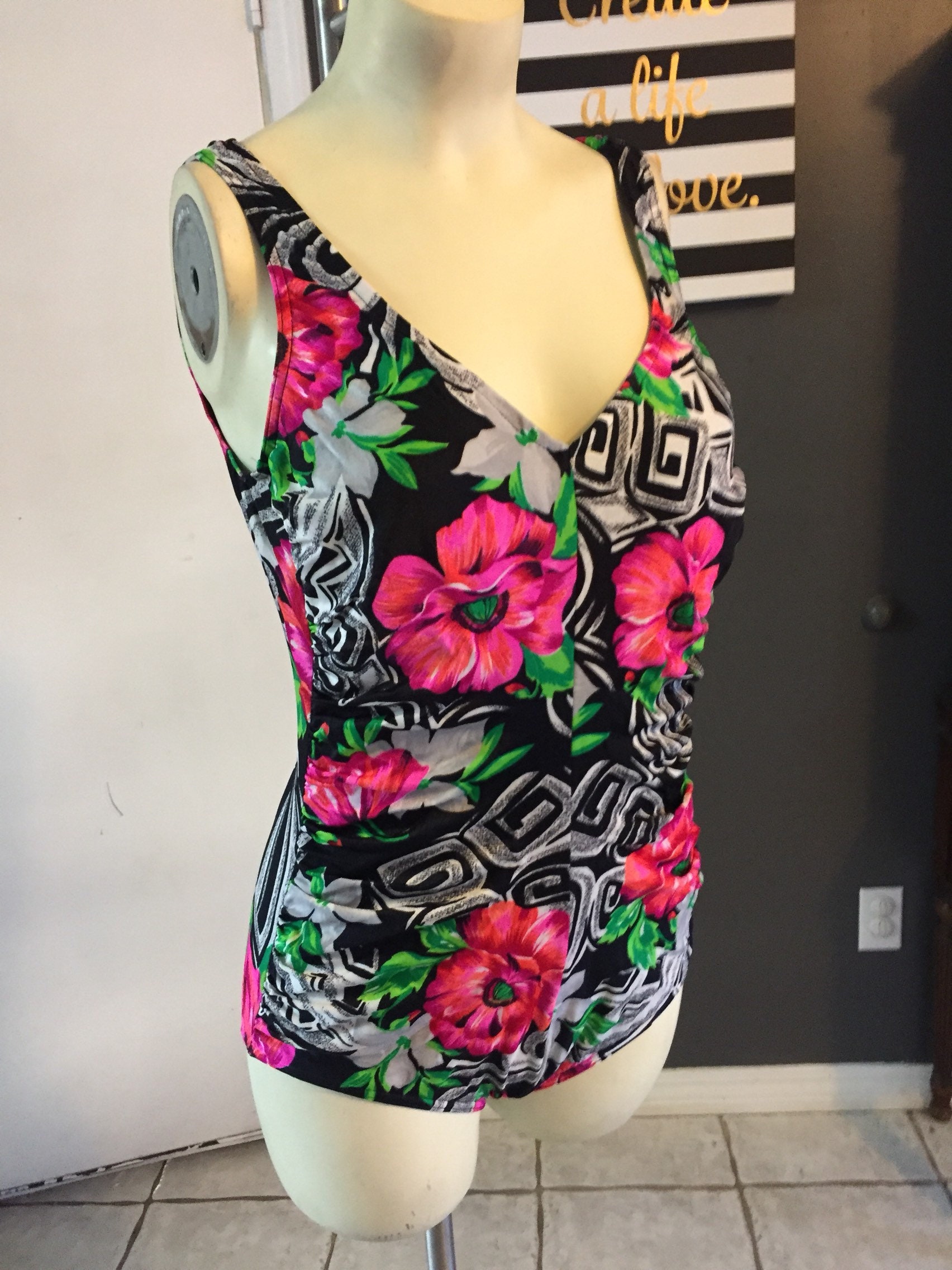 Jahrgang Christina Glänzenden Einteiler Neon Blumen Größe 12 von Antweakin