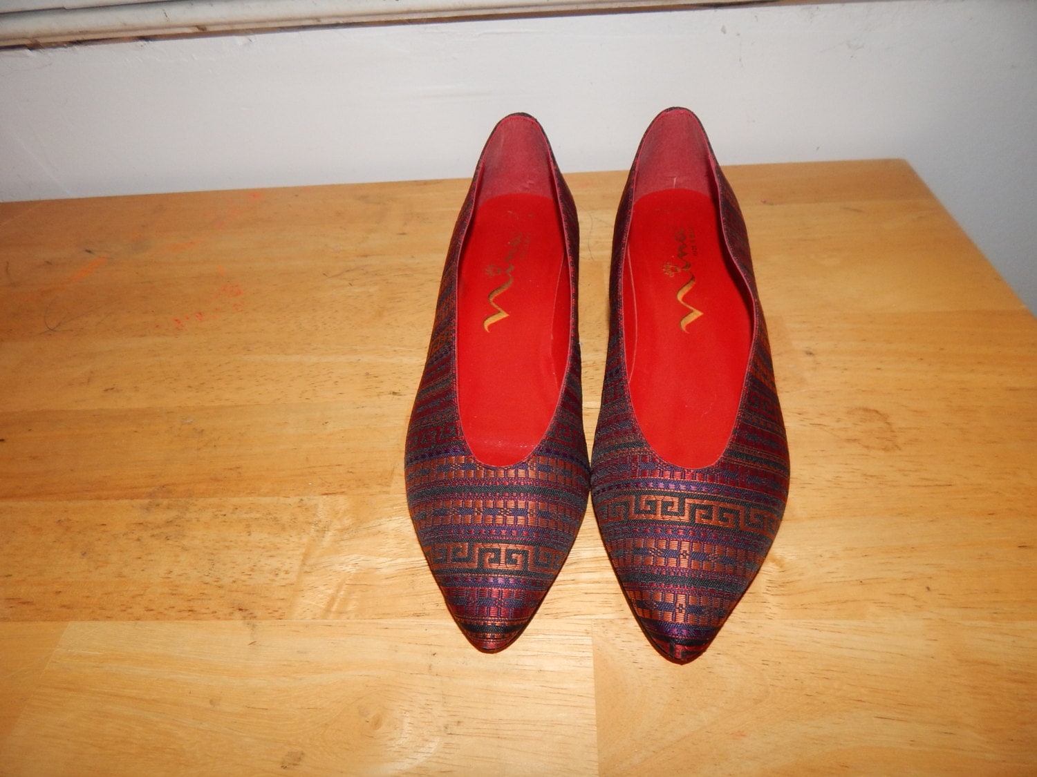 Vintage 80Er Jahre Farbe Niedrigen Ferse Pumpen Von Nina Aztc Satin Druckgröße 7.5 von Antweakin