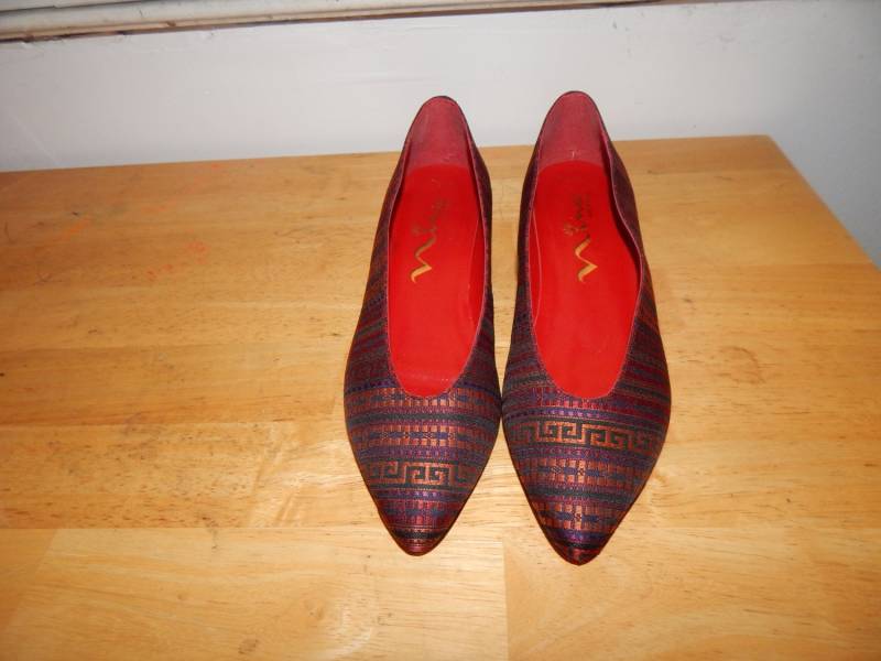 Vintage 80Er Jahre Farbe Niedrigen Ferse Pumpen Von Nina Aztc Satin Druckgröße 7.5 von Antweakin