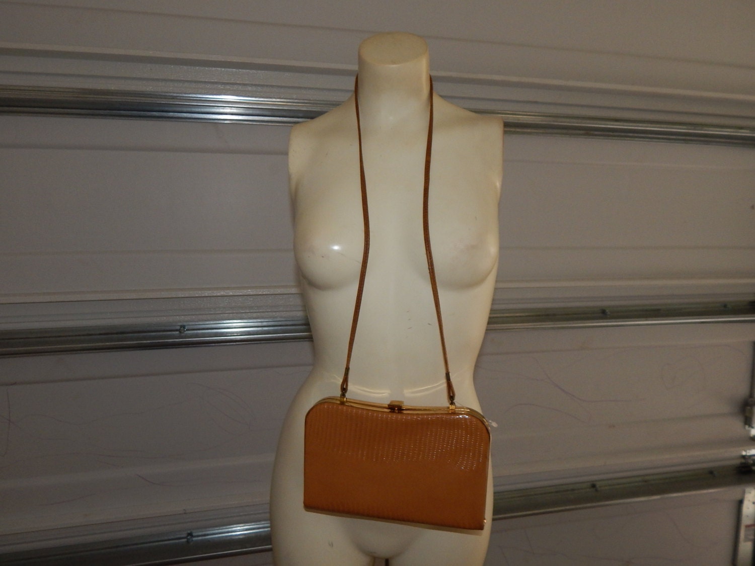 Vintage Mini Clutch Oder Schultertasche Kunstleder Snae Print von Antweakin