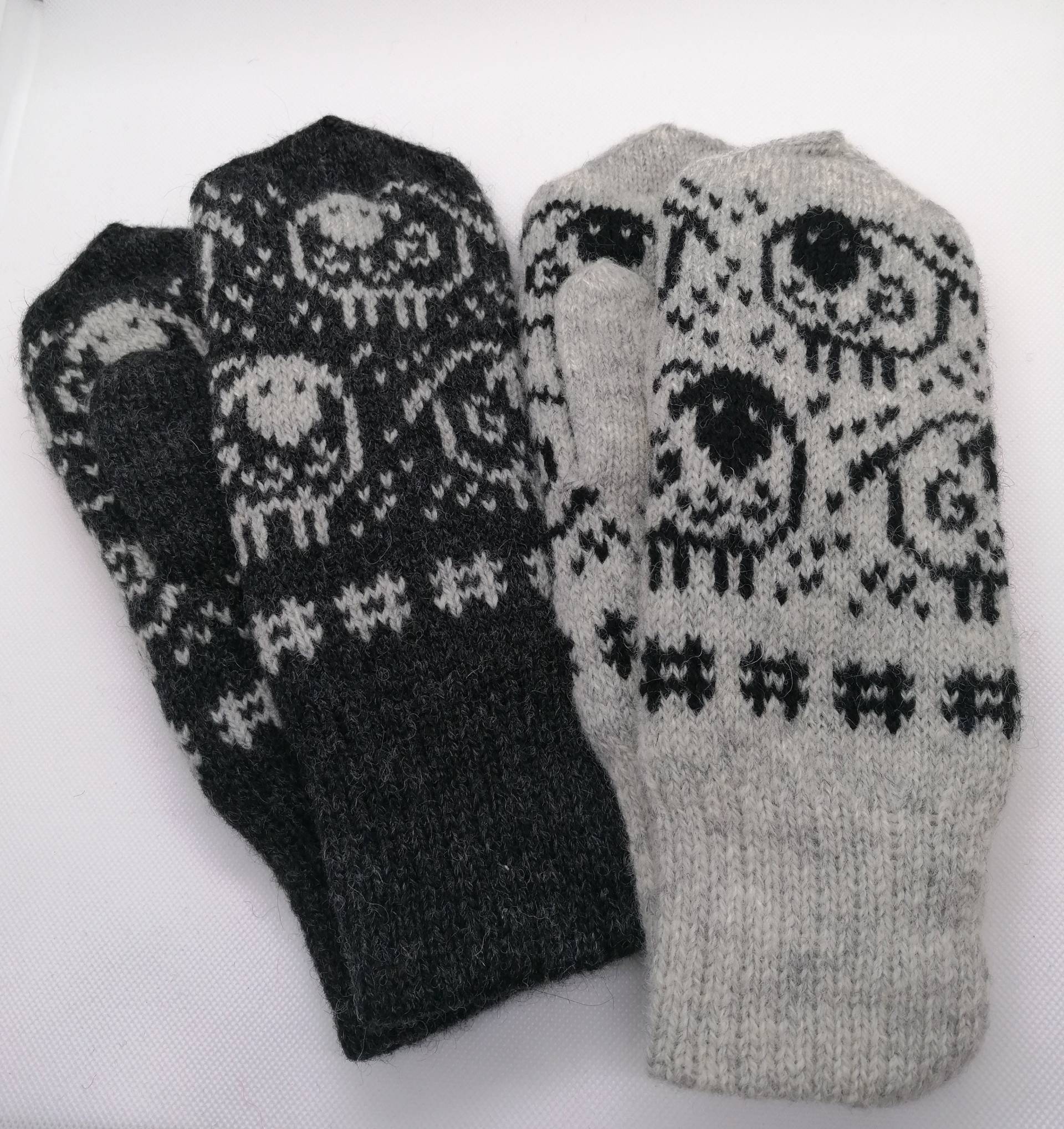 Gestrickte Wollfäustlinge Mit Entzückendem Schafmuster - Gemütliche Wintermode Inspiriert Vom Bauernhof Gestrickte Wollfäustlinge Mit Entzückendem Schafmuster - Gemütliche Wintermode Inspiriert Vom Bauernhof von AnuCraft