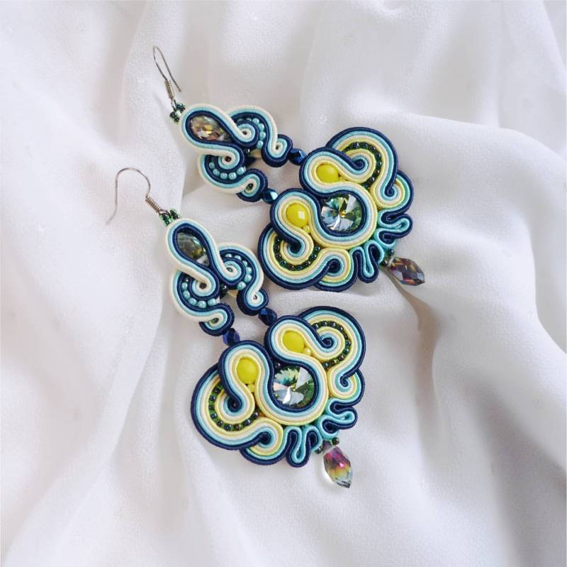 Kronleuchter Soutache Ohrringe, Regenbogen Statement Bunte Perlen Pfau Nickelfrei von AnuiJewelry