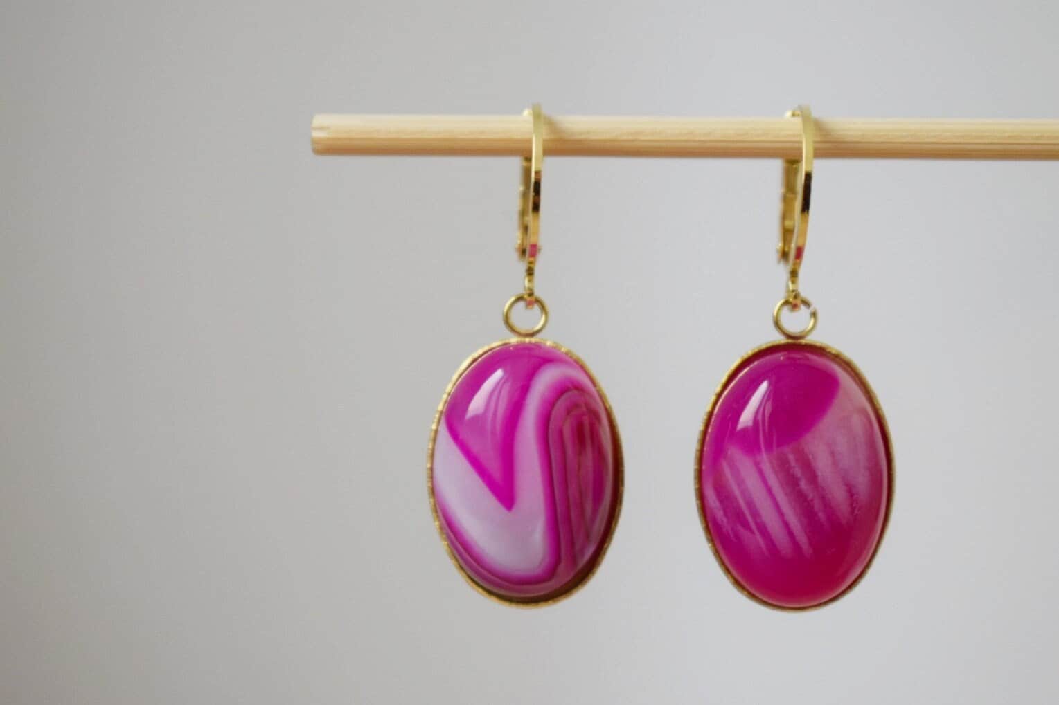 Creolen Ohrringe Mit Achat Pink, Ovale Rosa Edelstein Anhänger, Stein, Gestreifte Hängeohrringe, Boho Schmuck, Geschenk Für Sie von Anvira10