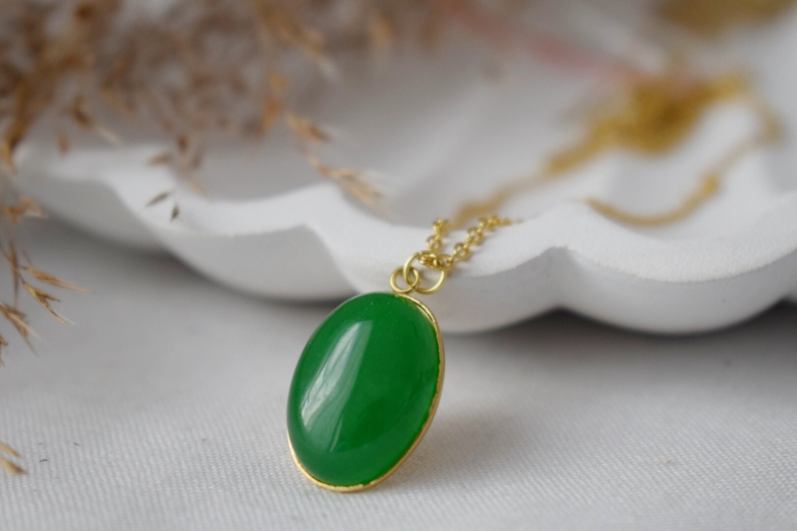 Kette Jade Grün, Gold, Oval, Edelstein Grün Kette, Grüne Anhänger, Halskette Grüner Stein, Goldkette Mit Schmuck von Anvira10