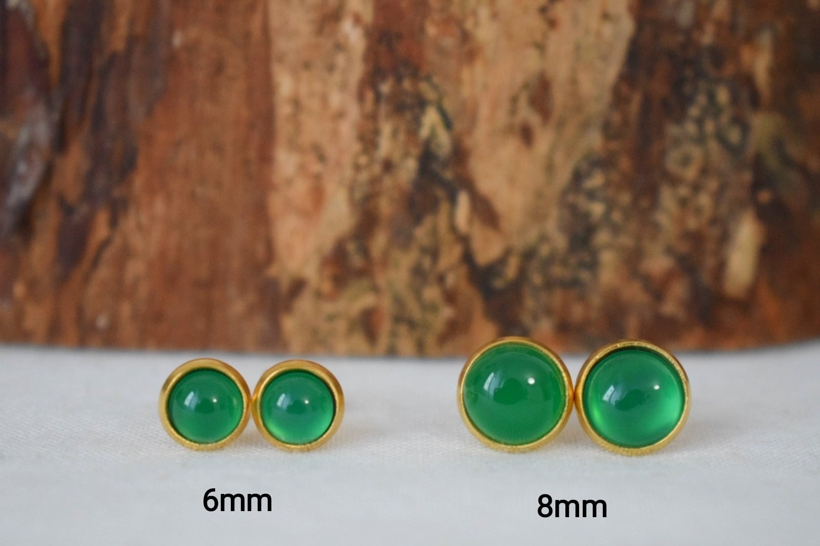 Ohrstecker Grün Achat, Mini Gold Ohrringe, Grün Rund, Edelstein, Edelstahl, Push-Back, 8mm, 10mm, Kleine Achat Schmuck von Anvira10