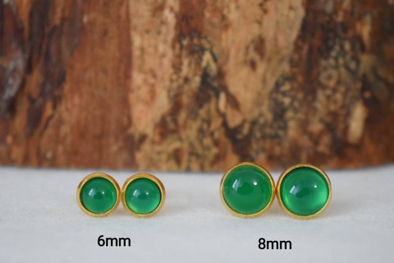 Ohrstecker Grün Achat, Mini Gold Ohrringe, Grün Rund, Edelstein, Edelstahl, Push-Back, 8mm, 10mm, Kleine Achat Schmuck von Anvira10