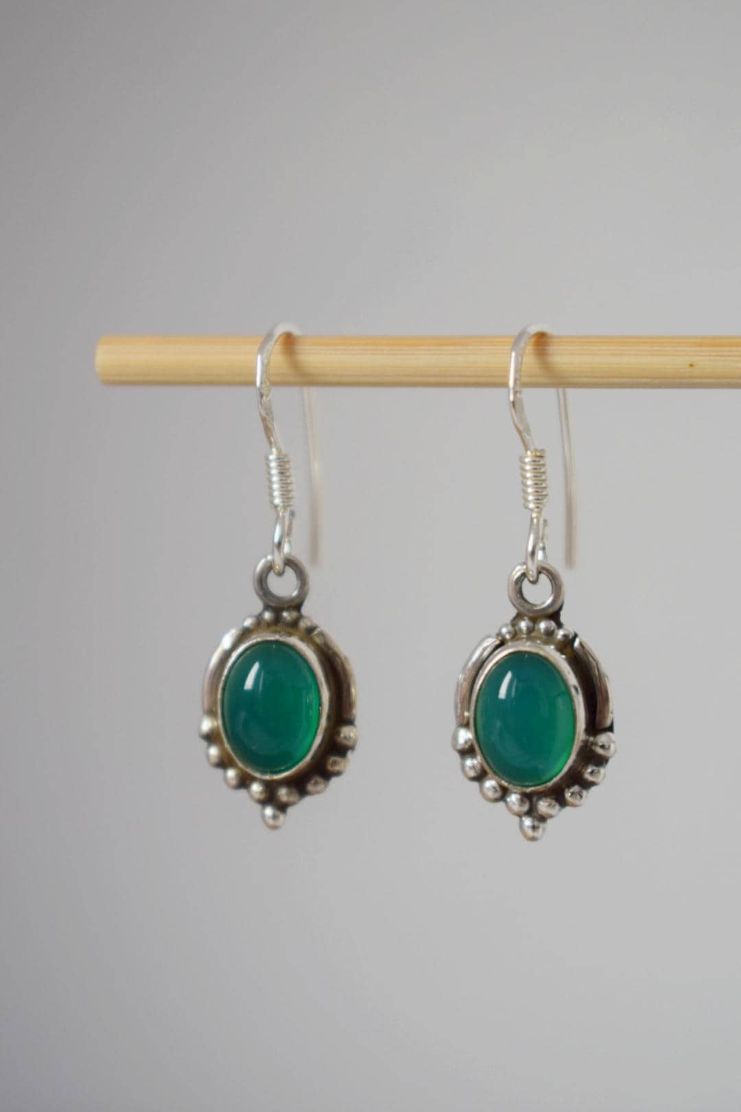 Onyx Grün Ohrringe Sterling Silber, 925 Silber Edelstein Hängeohrringe, Naturstein Ornament Ohrringe, Unikat Schmuck, Beste Geschenk von Anvira10