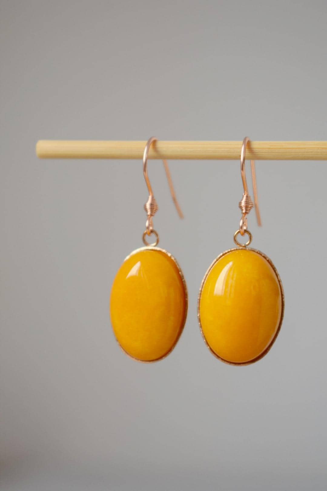Rosegoldene Gelbe Jade Ohrringe, Oval, Ohrringe Gelber Stein, Hängeohrringe Edelstein Anhänger Gold, Schmuck Geschenk Frauen von Anvira10