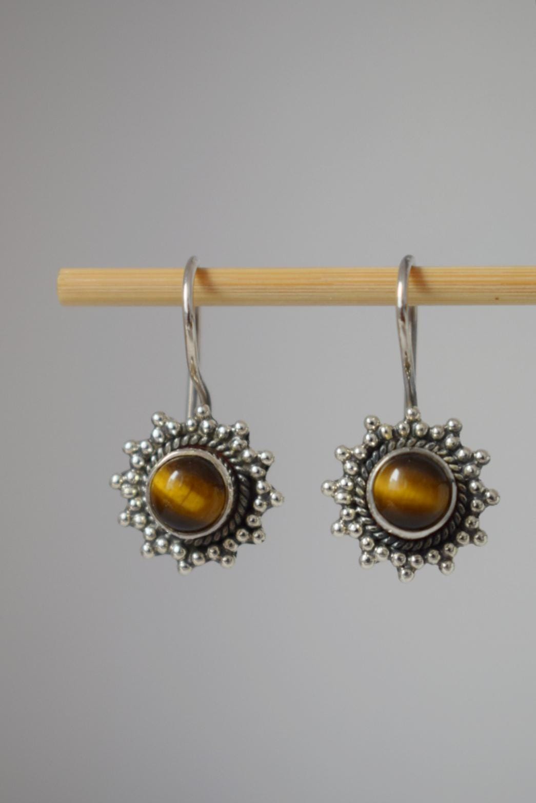 Tigerauge Ohrringe, 925 Sterling Silber Blumige Edelstein Ohrhänger, Braun Gold Naturstein, Ornament Schmuck, Unikat Weihnachtsgeschenk von Anvira10