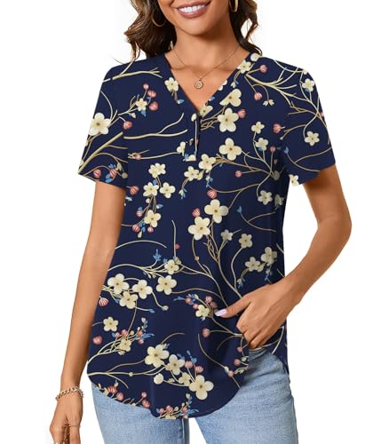Anydeer Damen-Sommer-Henley-Hemd, Chiffon, Tunika, Tops, lässig, kurzärmelig, Knopfbluse, V-Ausschnitt Pflaumenblüte + Dunkelblau, XXL Anydeer Damen-Sommer-Henley-Hemd, Chiffon, Tunika, Tops, lässig, kurzärmelig, Knopfbluse, V-Ausschnitt Pflaumenblüte + Dunkelblau, XXL von Anydeer
