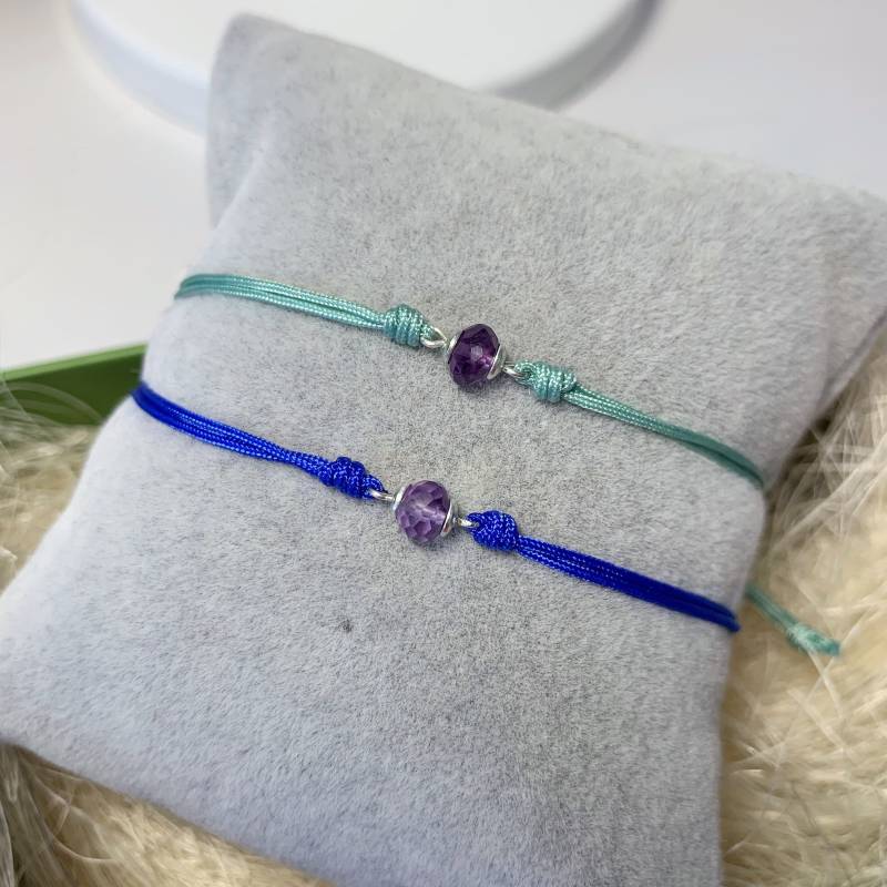 Amethyst Naturstein Armband, 925 Silber Elemente Und Nylon Kordel Amethyst Naturstein Armband, 925 Silber Elemente Und Nylon Kordel von AnyramJewellery