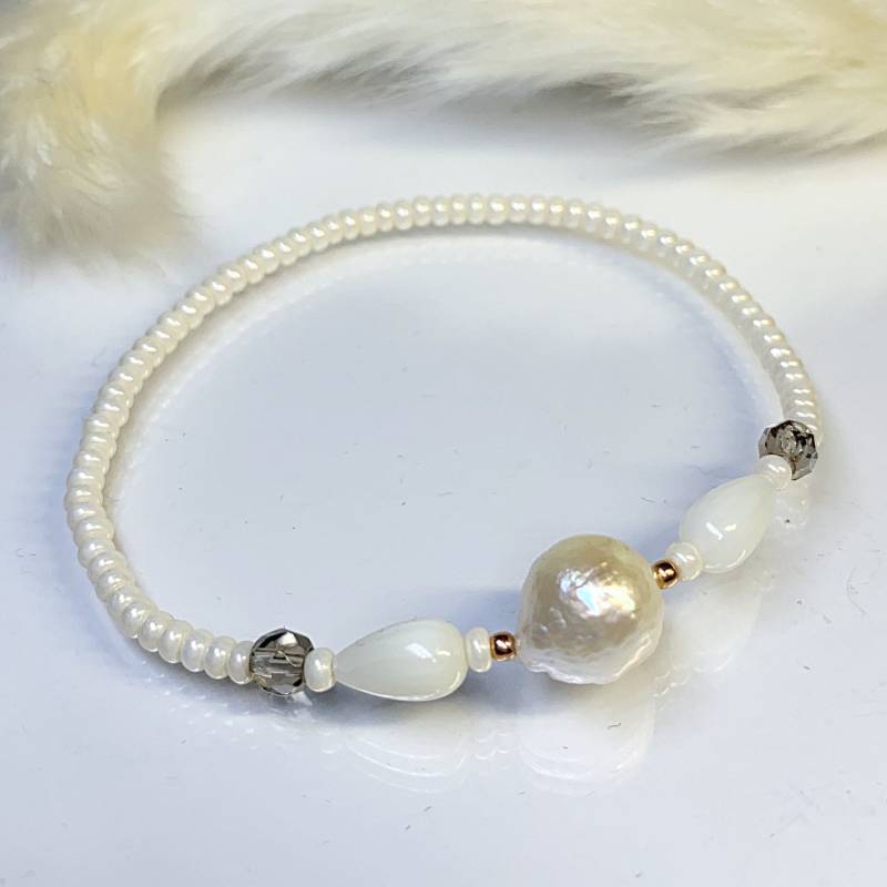 Armband Mit Baroque Perle Süßwasser, Korallen Und Rauchquarz, 925 Silber Elemente von AnyramJewellery