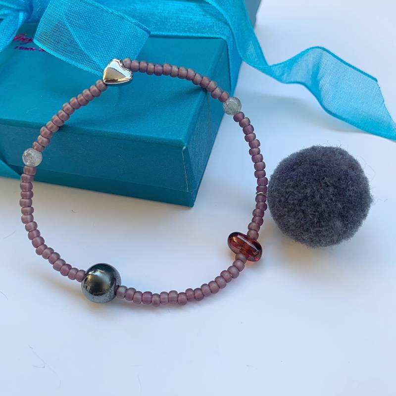 Armband Mit Pompon Und Natursteinen von AnyramJewellery