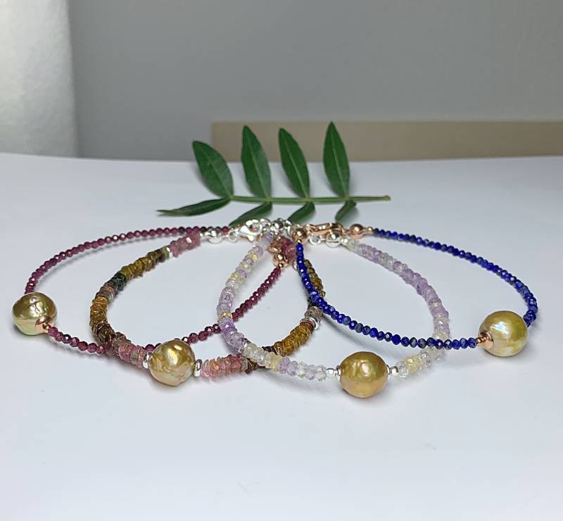 Edelsteine Und Süßwasser Zuchtperle Barock Armband, 925 Silber Edelsteine Und Süßwasser Zuchtperle Barock Armband, 925 Silber von AnyramJewellery