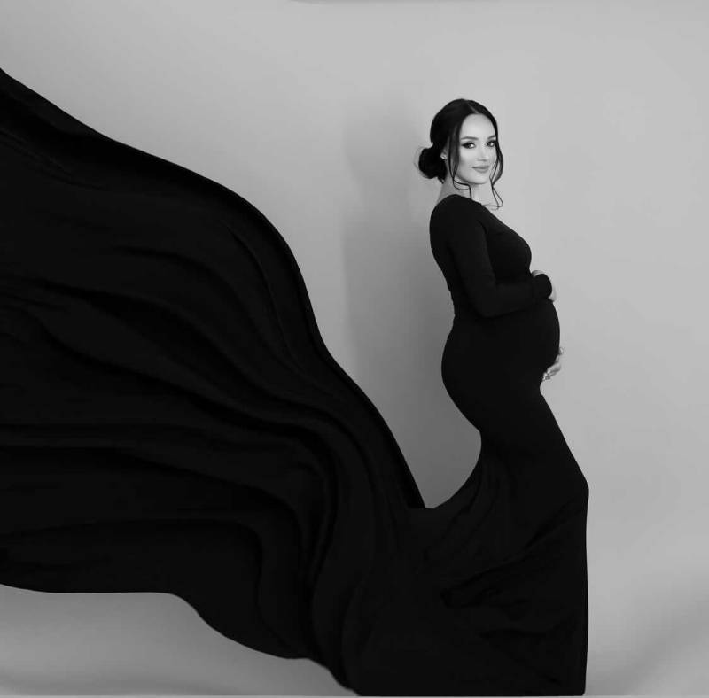 Tailliertes Umstandskleid U-Boot-Ausschnitt Baby Shower Dress Mit Schleppe von AnyutasCouture