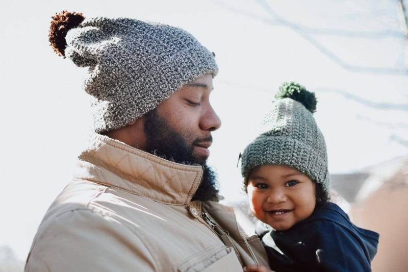Unisex Mütze, Mütze Für Erwachsene, Kindermütze, Daddy Und Sohn Häkelmütze, Bommel Wintermütze von AnzhelikaCrochet