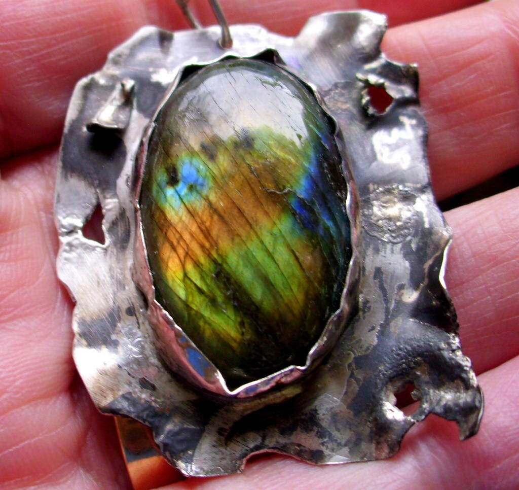 After The Storm Halskettenanhänger Mit Kette Labradorit - Massiv Sterlingsilber Ca 35 X 40 Mm I Made in Usa -Ready To Mail -Rainbow Hope von ApacheMoon