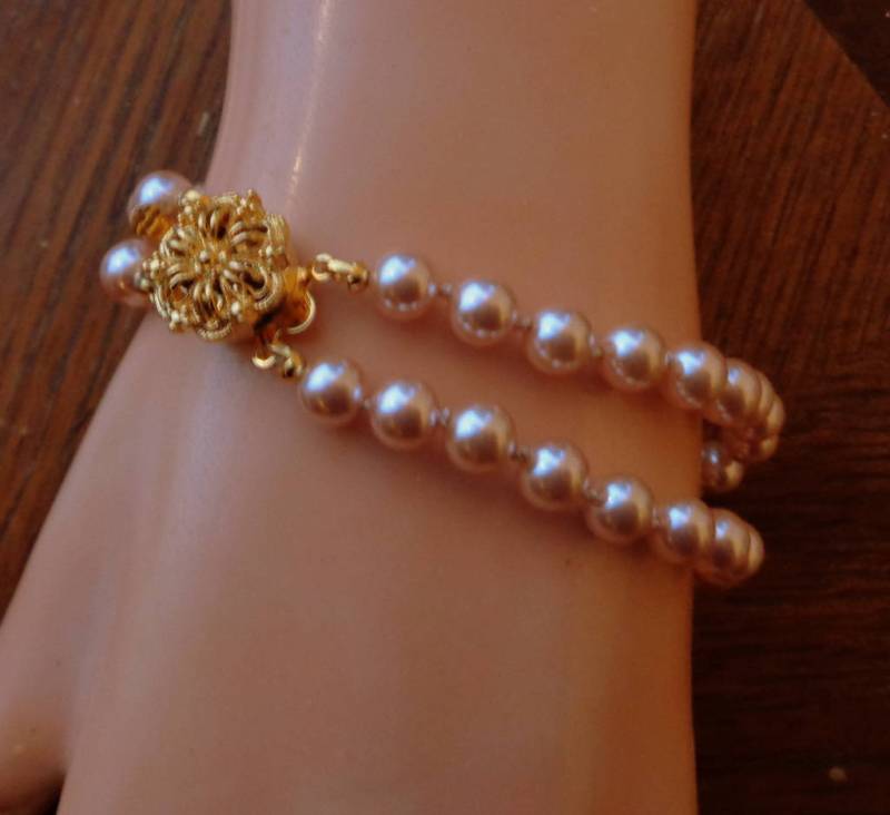 Armband- Handgeknotetes Perlenarmband - 6, 5 Mm Naturfarbe Vintage Glasperlen Aus Japan Geknotet Auf Starker, Sauberer Seide 18 cm Langem One von ApacheMoon