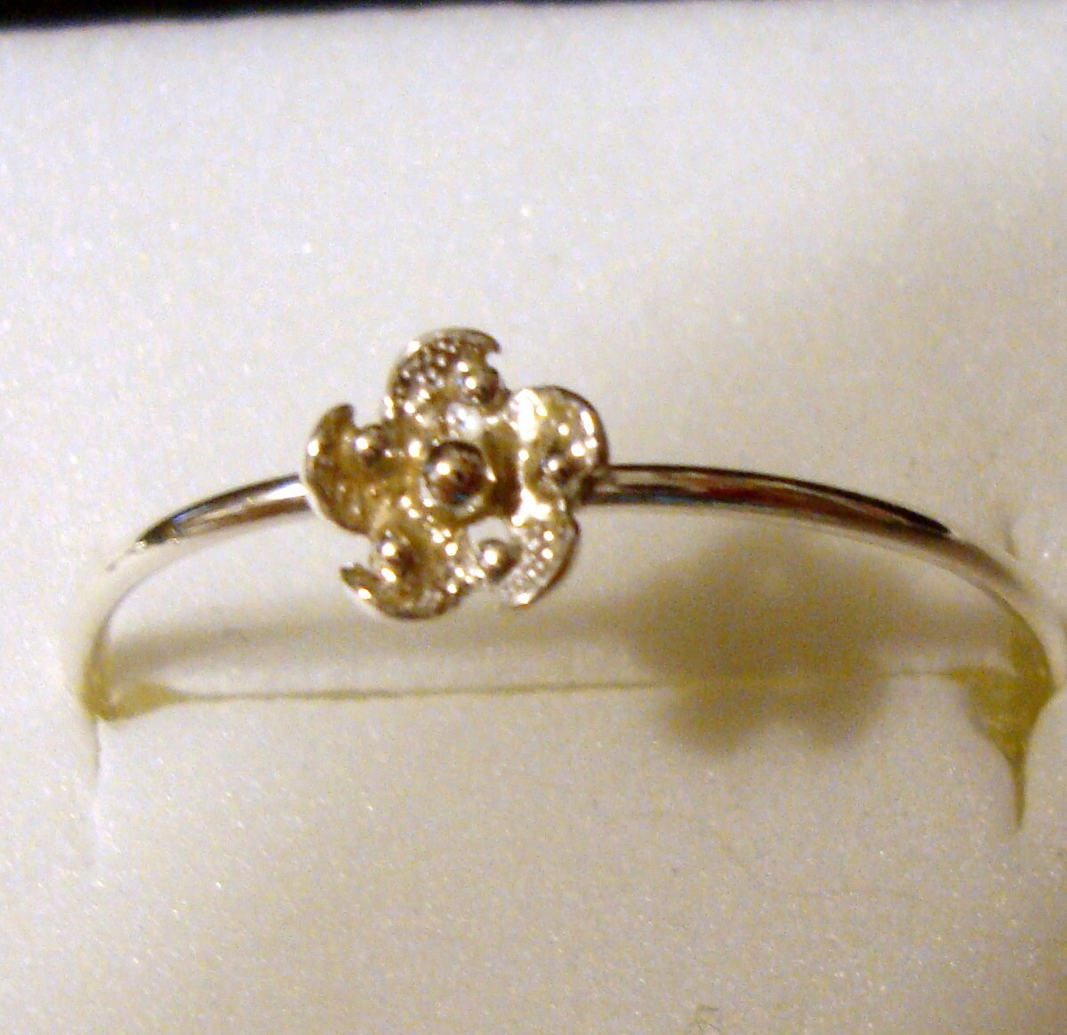 Blumen Ring 1 Zierliche Kleine Stapelmaschine Sterling Silber - Sonderanfertigung in Ihrer Größe Sun Serie 3 Blumen Ring 1 Zierliche Kleine Stapelmaschine Sterling Silber - Sonderanfertigung in Ihrer Größe Sun Serie 3 von ApacheMoon