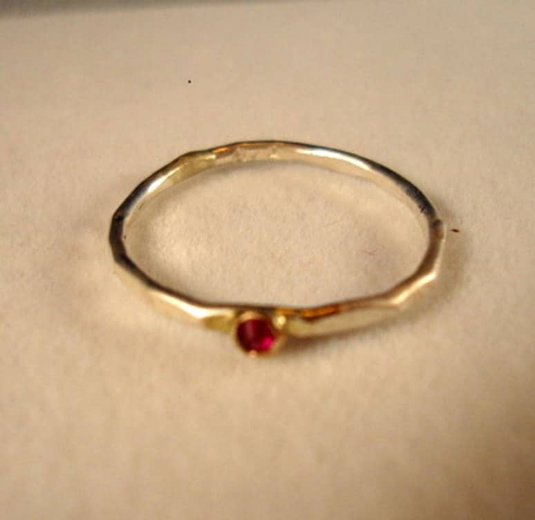 Ein Teensy Roter Rubin in 10K Gold Und Sterling Silber Ring - Ready To Mail Größe 7.75 Sale Umweltfreundlich Konfliktfrei -I Made Usa von ApacheMoon