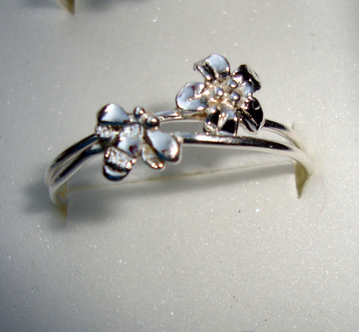 Winziger Biene Ring Aus Sterling Silber | Recycelte Quellen - Nach Maß in Ihrer Größe -Edbdb- Hochzeit Baby Veganer Lebensstil Winziger Biene Ring Aus Sterling Silber | Recycelte Quellen - Nach Maß in Ihrer Größe -Edbdb- Hochzeit Baby Veganer Lebensstil von ApacheMoon